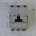 federal-pioneer-3-pole-100-amp-bolt-on-breaker-top_1545363296721.jpg